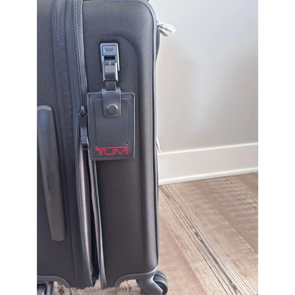 Tumi Black Upright Carry-On Spinner with Front Pockets Dual Access 4 Wheeled 🏖️